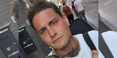 ZIEN: Douwe Bob laat gigantische tattoo zetten voor .